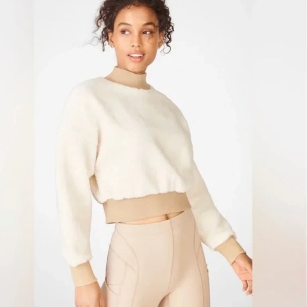 New Fabletics Malia Polar Fleece Mock Neck Pullover Cream & Beige Women’s Small